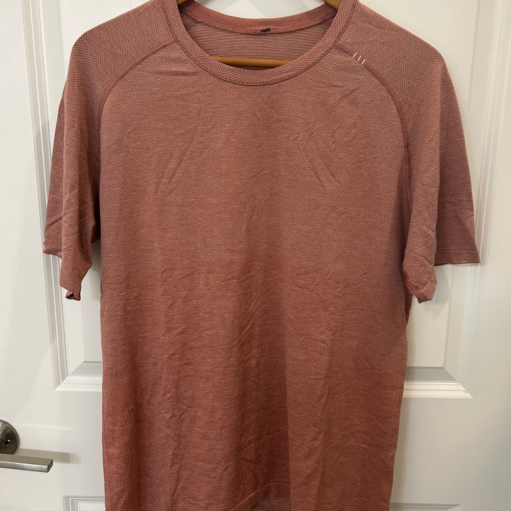 Lululemon Metal Vent Tech Shirt Size L Red